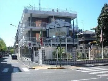 罗马酒店 切萨诺博斯科内 4*,